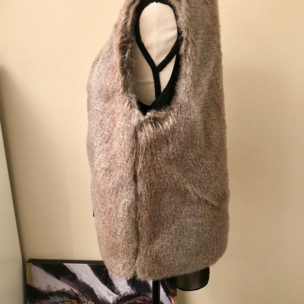 Talula faux fur vest - Picture 2 of 5